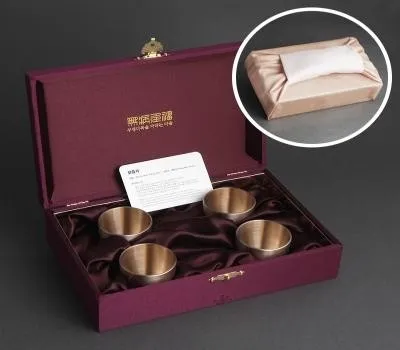 결혼식 기념품 제작 시 차별화된 디자인 완성하는 팁 3 우리 방짜유기 술잔4P 고급겹보자기포장